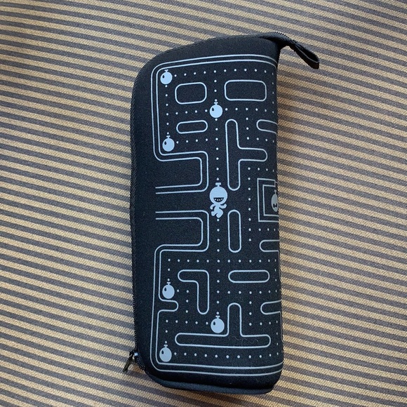 PAC-MAN Pencils Pouch - Picture 2 of 4